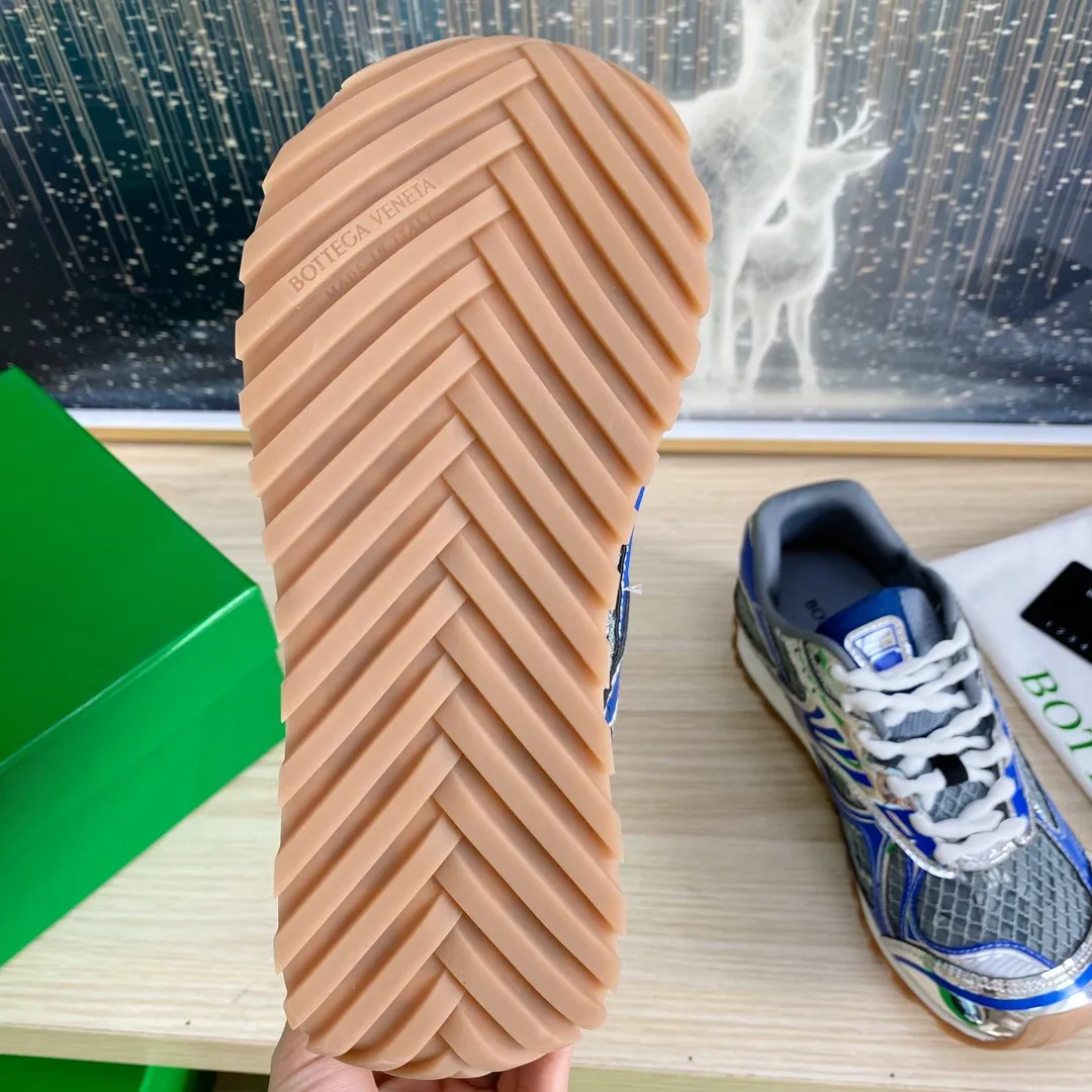 p620🐮🐮High-end version, the original 1:1 couple style new model is on the shelves🔥BV Orbit sneakers Wang Yibo's same style couple's Dad Runner sneakers, made of lightweight technical mesh fabric. Features a geometric patterned rubber outsole. The outsole is made of color-blocked TPU outsole. Size: women’s shoes 35-40, men’s shoes 39-45.
